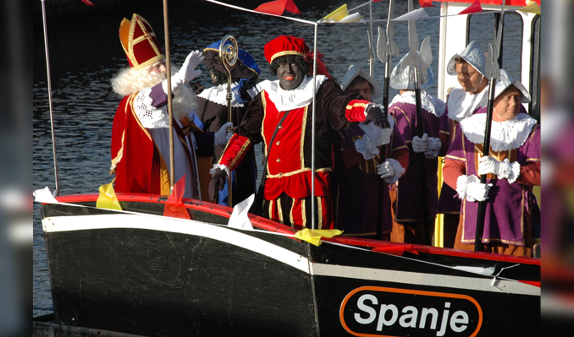 Sinterklaas komt aan in de Nieuwe Haven van Breda foto Arne van Alten